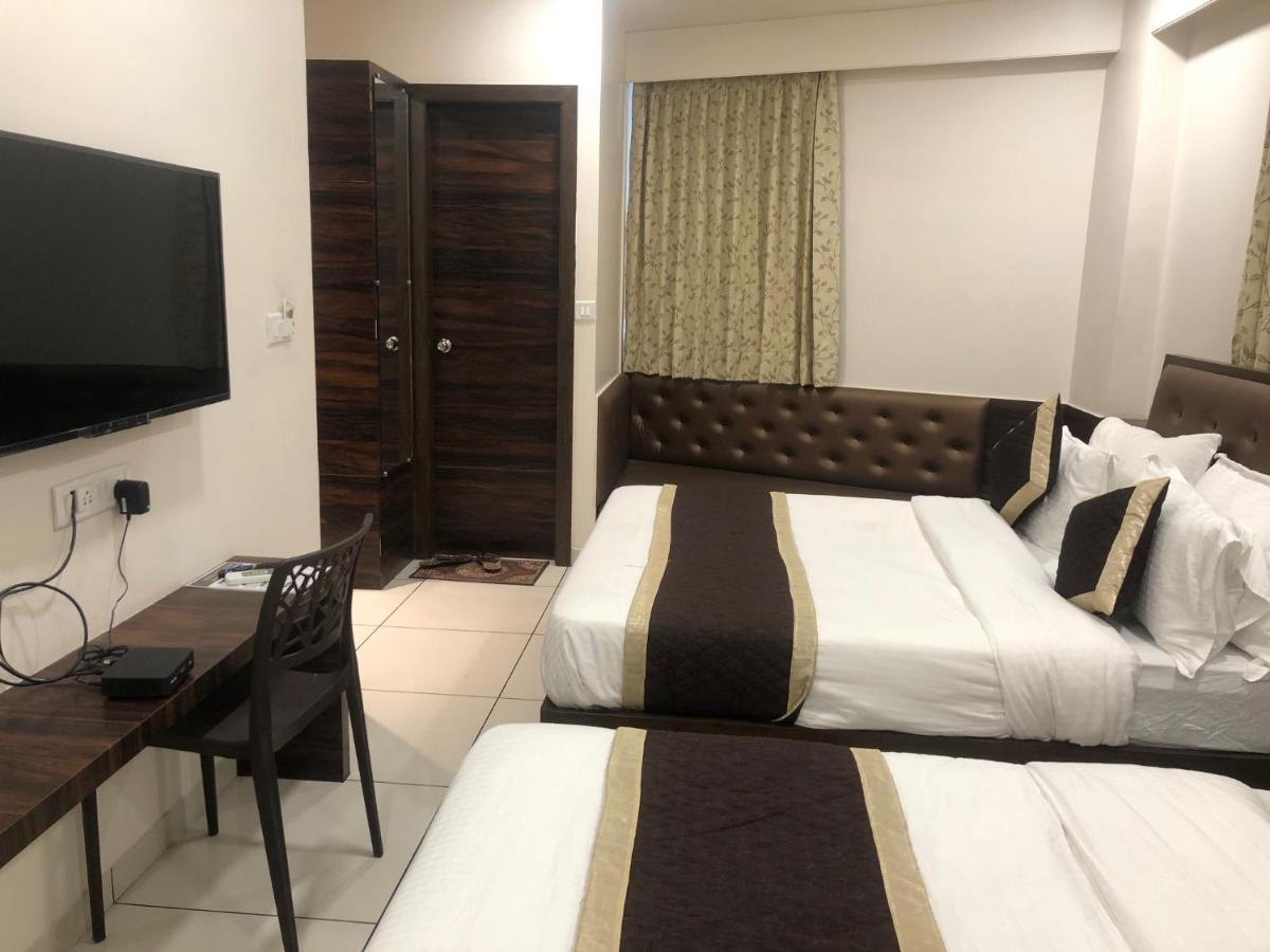 Hotel Circle Inn Ahmedabad Exterior foto