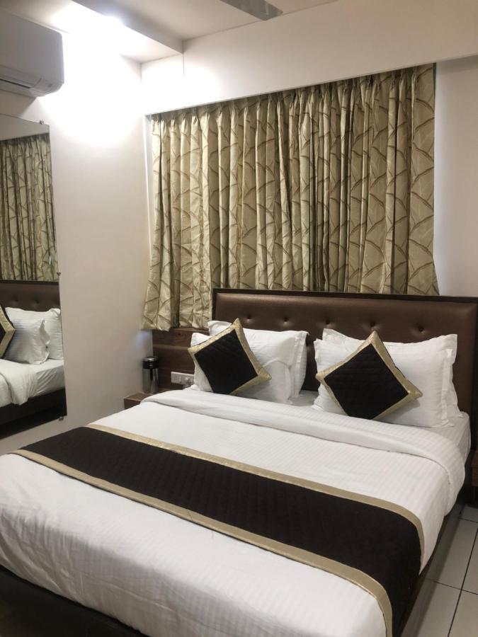 Hotel Circle Inn Ahmedabad Exterior foto